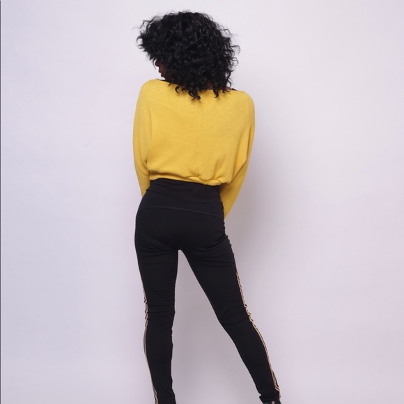 Mustard sweater crop top - Picture 1 of 3